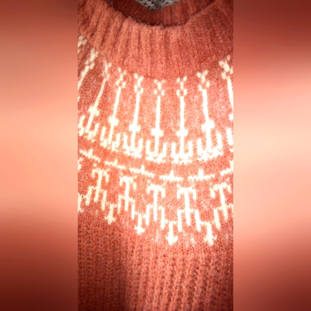 Universal Threads Sweater - Picture 4 of 5